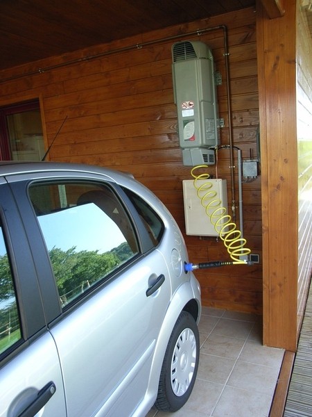 La voiture roule au Gaz Naturel de Ville.