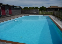 Des capteurs solaires pour une piscine plus �cologique.