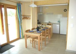 Grande clart� dans le s�jour-cuisine.