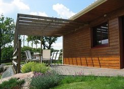 Les avanc�es de toiture ombrent les fa�ades plein sud.